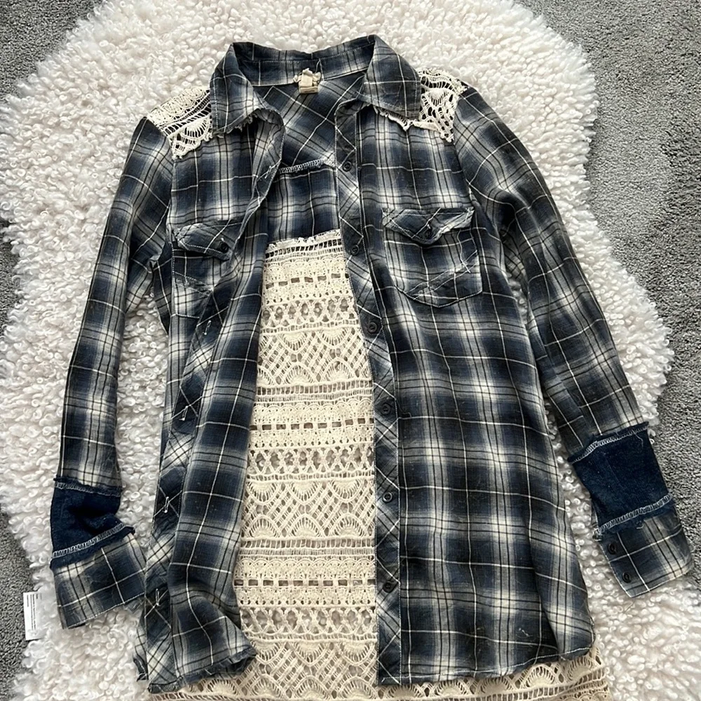Button up - Picture 1 of 1